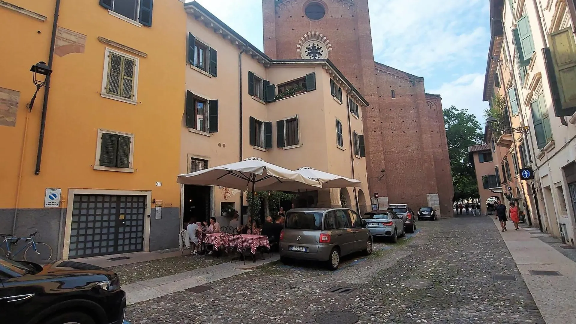 Sottoriva Studio Verona 0*,  Italia
